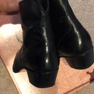 Beautiful women’s soft Black leather cowboy boot